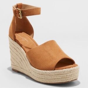 Universal Thread faux suede tan Emery Espadrilles size 7.5